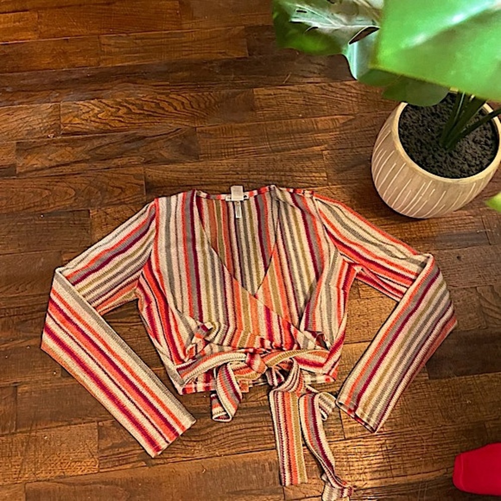 🎉PRICE DROP🎉 Multi-Colored Fashion Nova Crop Top NWOT Ties around Waist.